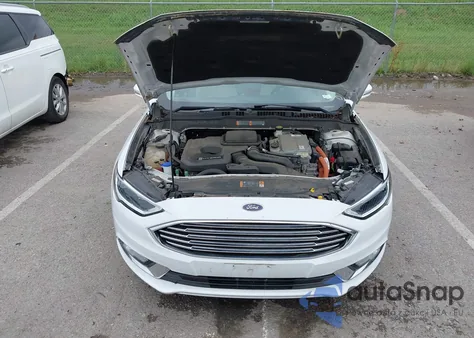 2017 Ford Fusion Hybrid Titanium из США, поврежденный, VIN 3FA6P0RU1HR233107